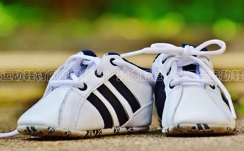 意昂3代理登陆百度翻译App运动鞋材质选择指南：打造舒适、耐用的运动鞋