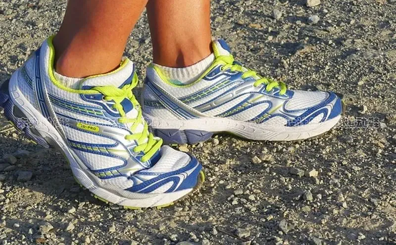 未来时尚：2025年展望中的女性运动风尚-一款全新设计的女款运动鞋